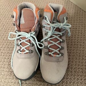 Women’s hiking boots